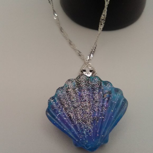Blue Sparkle Seashell Necklace - Picture 3 of 3